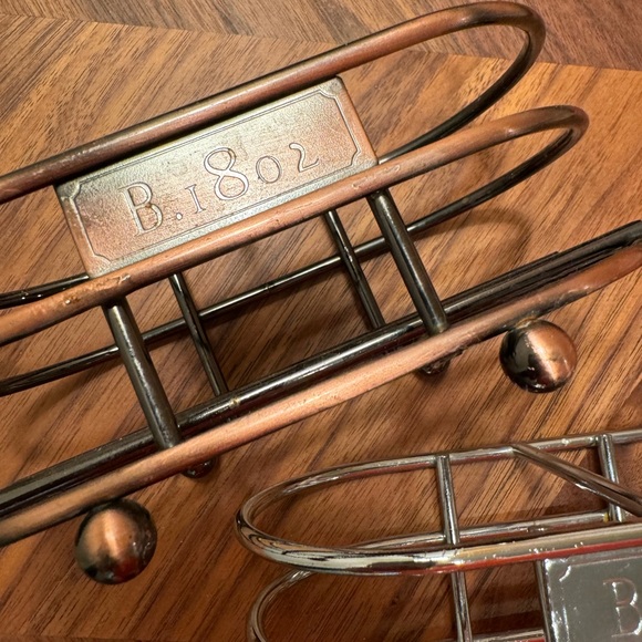 Beekman 1802 soap and lotion wire dispenser caddy - either bronze or silver🌼 - Picture 3 of 3